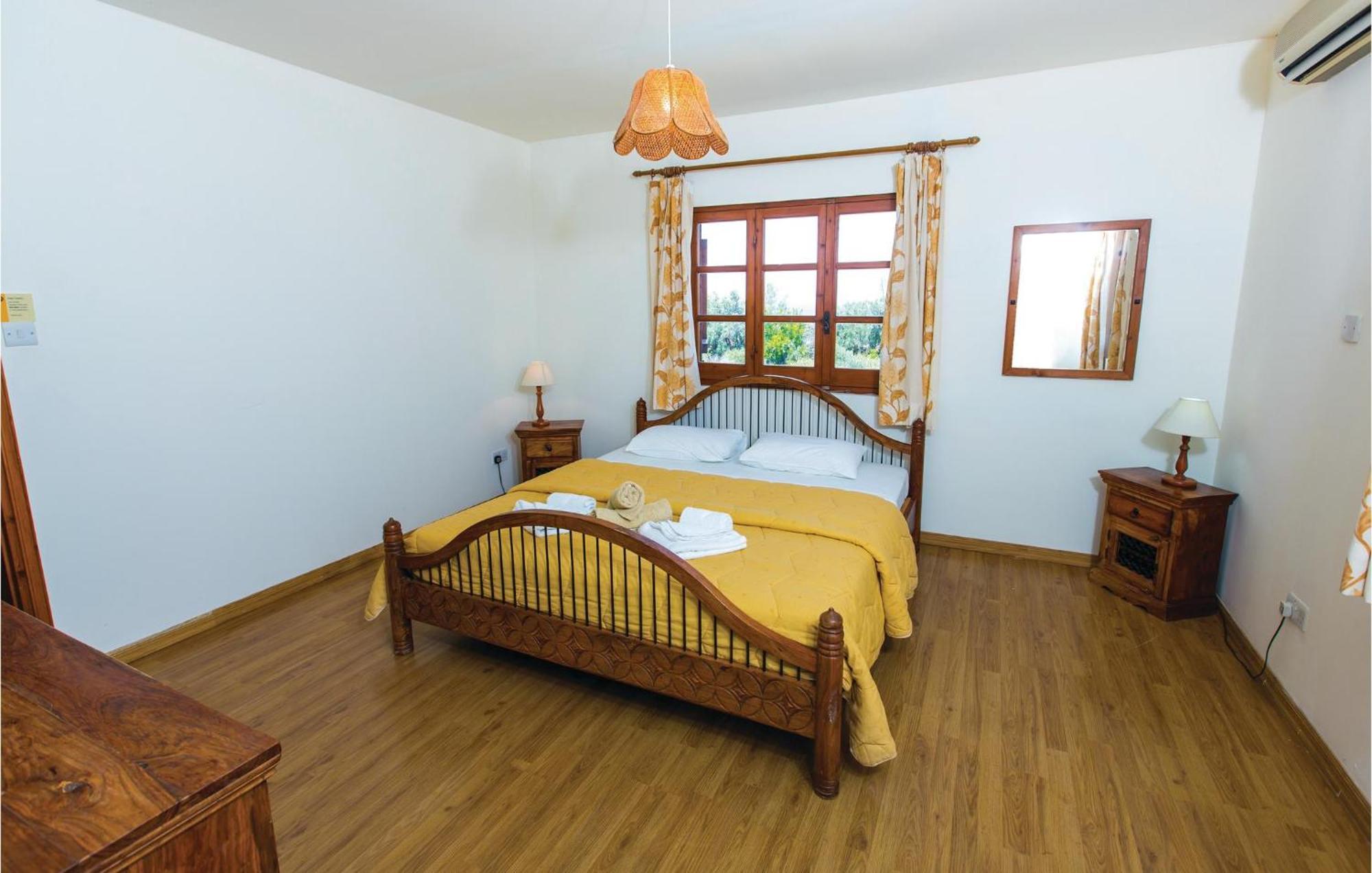 Amazing Home In Pomos With Wifi Luaran gambar